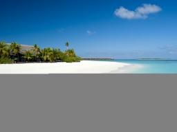 Traumhafter Sandstrand - Rund um die Insel bietet Ihnen der traumhafte Strand alles, was Sie sich von einem Paradies erwarten.